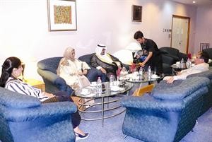 الشيخ احمد العبدالله والوفد المرافق له
