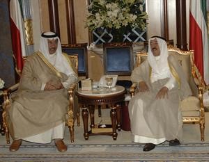 صاحب السمو الامير الشيخ صباح الاحمد مستقبلا الشيخ جابر المبارك﻿