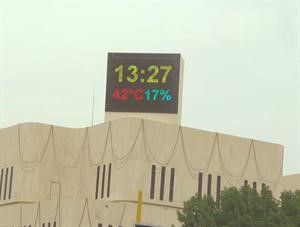 درجة الحرارة بلغت 42 درجة عند الساعة الواحدة ظهرامحمد ماهر
