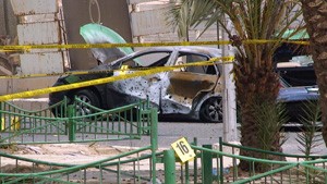 سيارات محطمة في موقع سقوط صاروخ غراد في العقبة الاردنية امس	اب