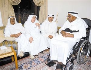 عقاب الخطيب مع اصدقائه انور الياسين وبرجس البرجس ودصالح العجيري
