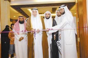 دخالد المذكور مفتتحا مهرجان درة الشهور