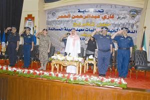 الفريق غازي العمر متوسطا اللواءين عبدالله المهنا وفهد الشرقاوي وقيادات الداخلية﻿