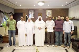 اللواء الشيخ احمد الخليفة متوسطا فريق اف جي
