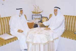 اسامة البطراوي
يوسف الشهاب متحدثا الى الزميل منصور الهاجري