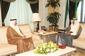 سمو ولي العهد الشيخ نواف الاحمد مستقبلا الشيخ محمد الخالد﻿