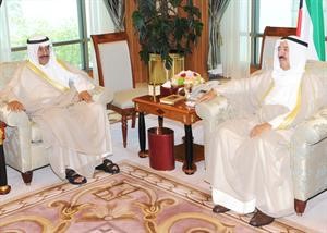 صاحب السمو الامير الشيخ صباح الاحمد مستقبلا الشيخ مبارك عبدالله الاحمد﻿