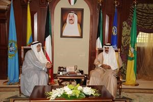 سمو ولي العهد الشيخ نواف الاحمد مستقبلا الشيخ علي الخليفة
