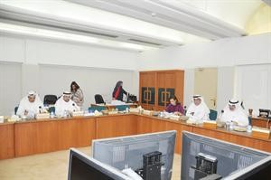 عادل الصرعاوي وناجي العبدالهادي ود رولا دشتي خلال الاجتماع﻿
