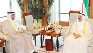صاحب السمو الامير الشيخ صباح الاحمد خلال استقباله ديوسف الزلزلة