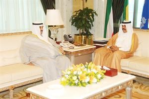 سمو ولي العهد الشيخ نواف الاحمد مستقبلا سمو رئيس الوزراء الشيخ ناصر المحمد﻿