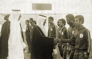 الشيخ نواف الأحمد ومنتخب الشرطة البحريني