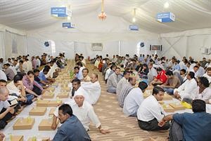 لقطة للصائمين داخل خيمة الوطني في اول ايام رمضان﻿