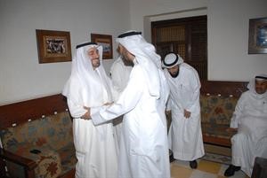 دفاضل صفر مستقبلا احد المهنئين
