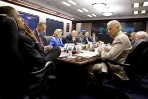 الرئيس الاميركي باراك اوباما خلال اجتماعه مع فريق الامن القومي حول موضوع الانسحاب من العراق﻿﻿رويترز﻿