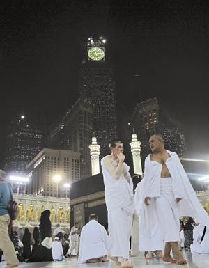 «ساعة مكة» ترفع الأذان من أعلى نقطة على وجه الأرض