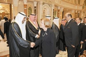 الشيخ احمد الفهد والشيخ فيصل الحمود واسرة ال الصباح في استقبال السفيرة الاميركية والسفير الهندي ورؤساء البعثات الديبلوماسية