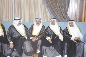 الشيخ شملان العبدالعزيز والشيخ صباح المحمد مهنئين الشيخ فهد سالم العلي