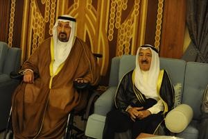 صاحب السمو الامير الشيخ صباح الاحمد مقدما التهاني لسمو رئيس الحرس الوطني الشيخ سالم العلي