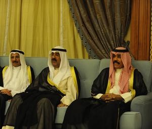 سمو ولي العهد الشيخ نواف الاحمد والشيخ مشعل الاحمد والشيخ شملان العبدالعزيز