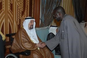 السفير السنغالي عبدالاحد امباكي مقدما التهاني بالشهر الكريم