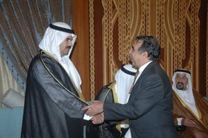 السفير البوسني ياسين الرواشدة مهنئا الشيخ فهد السالم