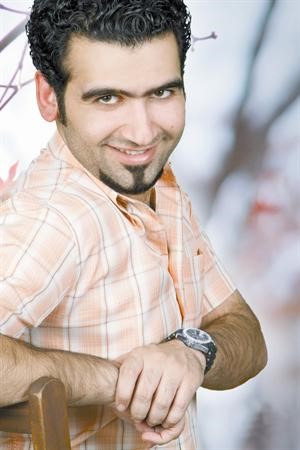 أحمد إيراج: أبدأ عملي في المسرح بعد الإفطار