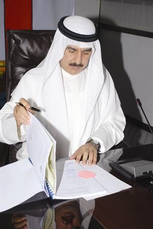 الصبيح خلال توقيع العقد
