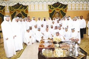  دبدر الشريعان ومطلال القحطاني وفهد اللميع يتوسطون المهندسين المشاركين في الغبقة