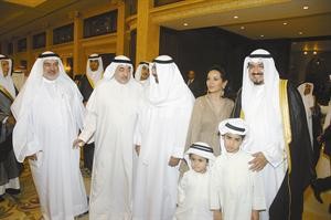 الشيخ احمد العبدالله والزميل عبدالحسين السلطان يهنئان هاني الشمري