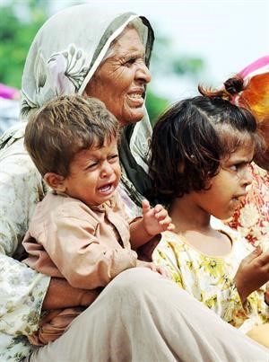 صرخات الاطفال والنساء الذين ضربهم جبروت الطبيعة﻿