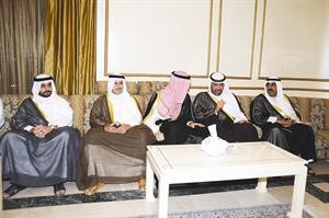 الشيخ مشعل الاحمد والشيخ احمد الفهد والشيخ ماجد الصباح وعدد من الشيوخ