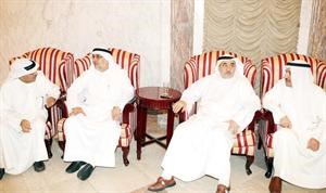 الزميل عبدالحسين السلطان واحمد لاري يقدمان التهاني