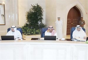 الشيخ احمد الفهد والشيخ جابر الخالد وروضان الروضان خلال جلسة مجلس الوزراء امس 