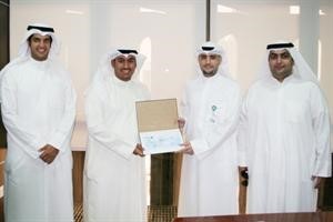 الجوعان يتسلم الدعم من يوسف الرويح
