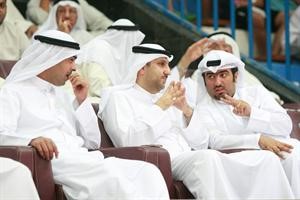 خالد الروضان ونجيب العوضي يتابعان المباريات
