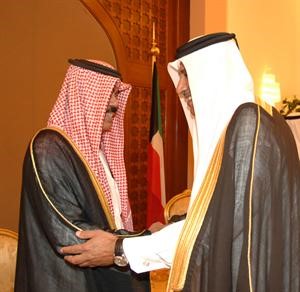 سمو ولي العهد مرحبا برئيس الوزراء القطري