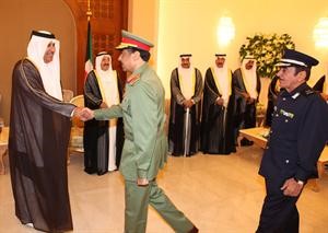 اللواء ناصر الدعي مرحبا بالشيخ حمد بن جاسم ويبدو اللواء المنصوري بحضور صاحب السمو وكبار الشيوخ
