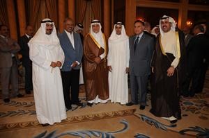 صاحب السمو الملكي الامير تركي الفيصل والشيخ دمحمد الصباح مع السفير الشيخ حمد جابر العلي ودغانم النجار وعدد من الحضور