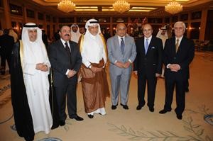 صاحب السمو الملكي الامير تركي الفيصل متوسطا السفير دعبدالعزيز الفايز وسفراء الاردن وسورية والمغرب ووزير الخارجية المصري السابق احمد ماهر
