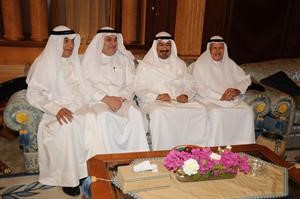  الشيخ دمحمد الصباح ومحمد الصقر مع سليمان ماجد الشاهين واحد الحضور