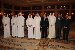 السفير عبدالعزيز الشارخ متوسطا محمد الصقر ودانس الرشيد وضاري العجران وسفراء المغرب والاردن ومصر