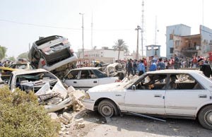 وبعض من مظاهر الدمار الذي خلفه التفجير رويترز