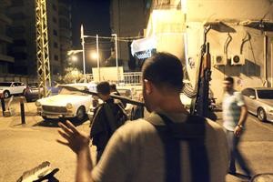 مسلحون في شوارع بيروت خلال الاشتباكات مساء امس الاول﻿