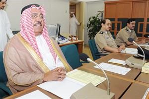 الشيخ جابر الخالد ووكيل وزارة الداخلية اثناء الاجتماع﻿
