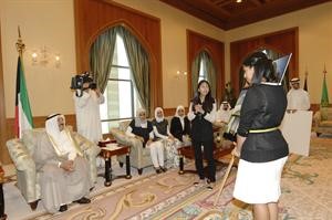 صاحب السمو يستمع لشرح حول المشروع﻿