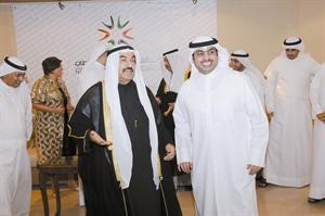 سمو رئيس الوزراء مع الزميل بشار الصايغ