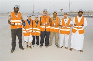 فريق افطار الطريق في لقطة تذكارية
