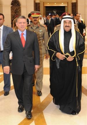 سمو رئيس الوزراء الشيخ ناصر المحمد والعاهل الاردني قبيل مغادرته البلاد﻿
