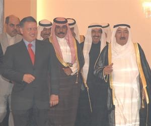 صاحب السمو الامير الشيخ صباح الاحمد وسمو ولي العهد وسمو رئيس الوزراء في وداع العاهل الاردني قبل مغادرته البلاد﻿